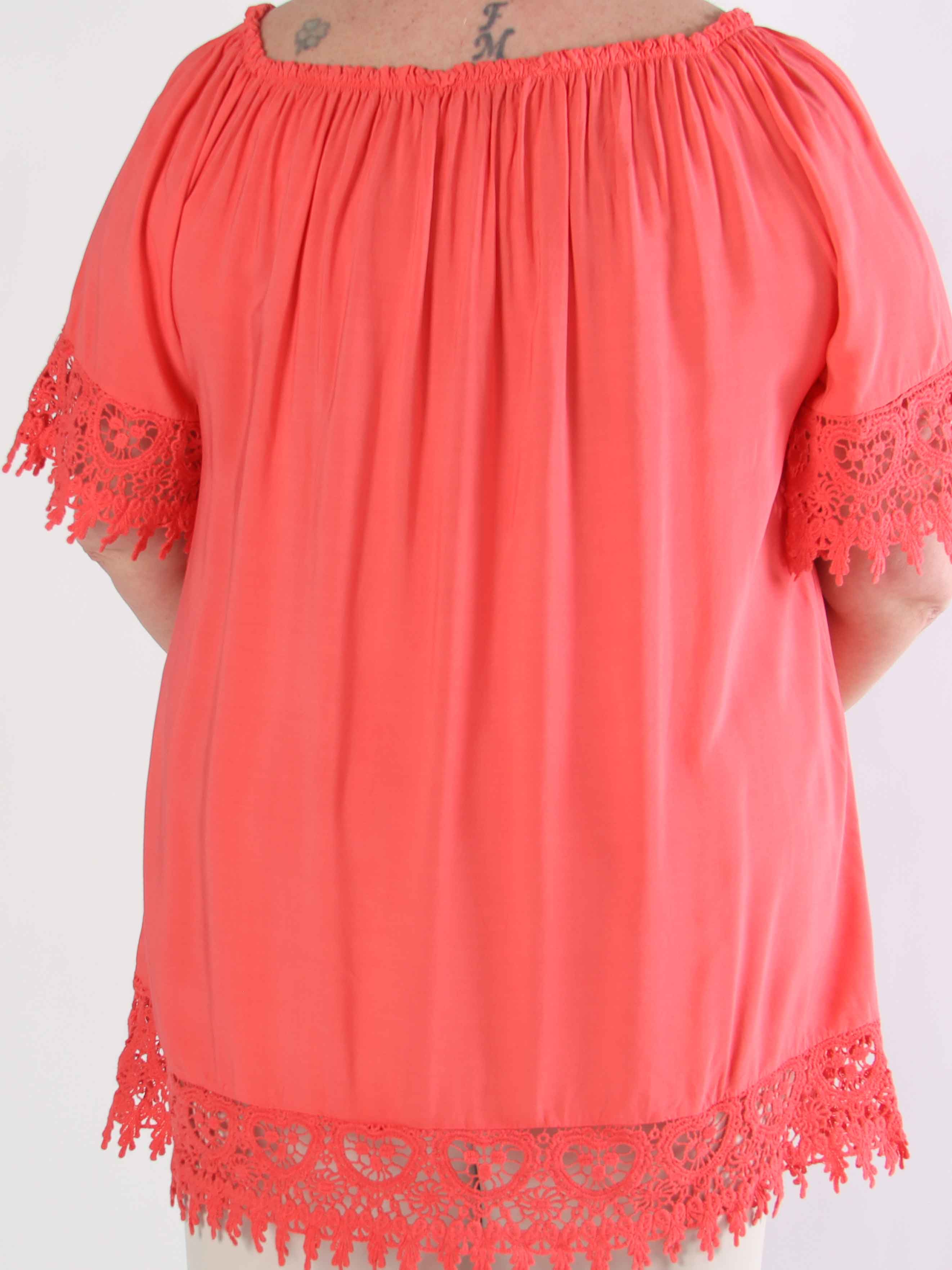 Carnelia - Tunikaklänning i viskos i plus size med broderade kanter